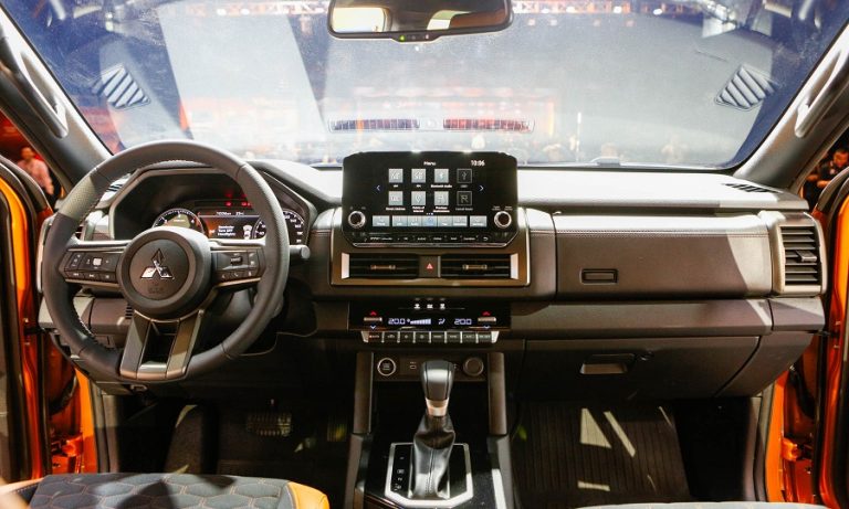 Mitsubishi-Triton-2024-VnE-1235-900px-10-768x461